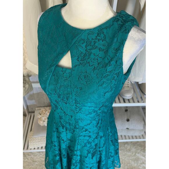 Danny & Nicole Women's Size 4 Teal Lace Fit & Flare Skater Dress #0573 - Picture 4 of 11